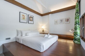 phrip phri luxury pool villas