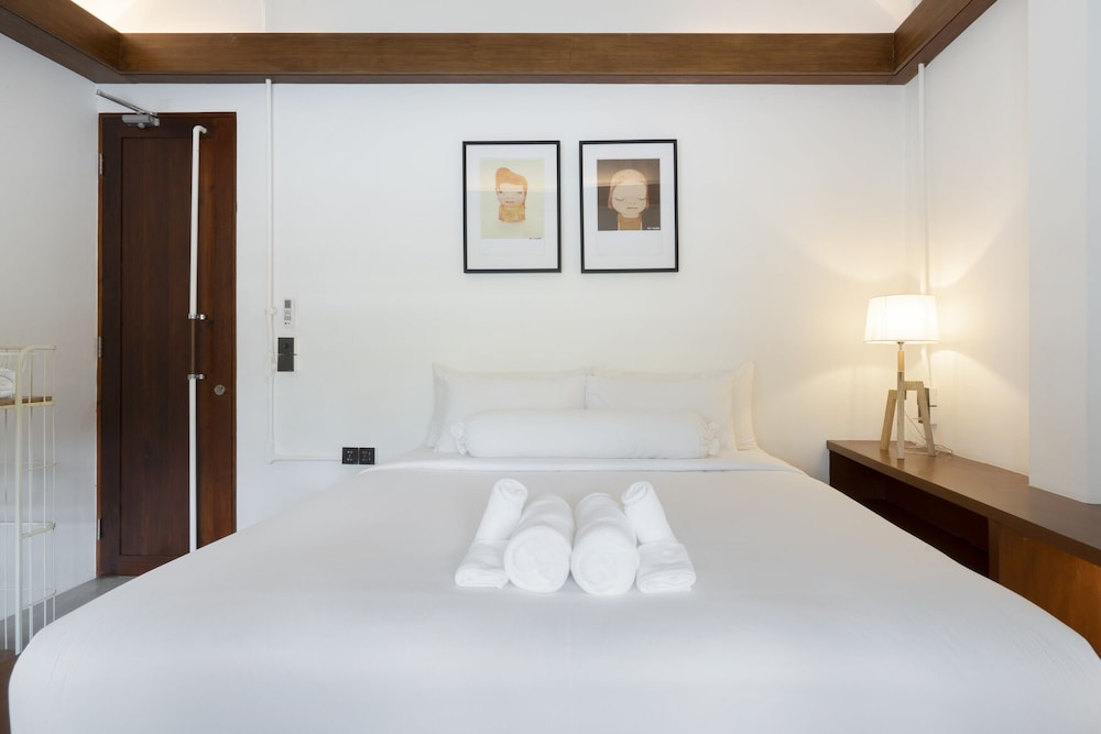 phrip phri luxury pool villas