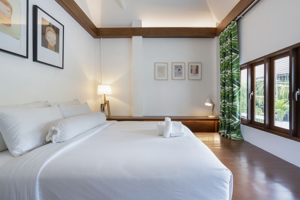 phrip phri luxury pool villas