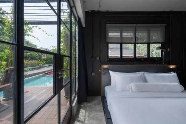 phrip phri luxury pool villas
