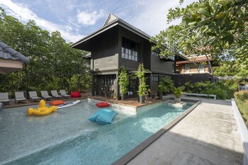 phrip phri luxury pool villas