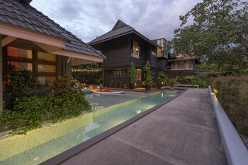 phrip phri luxury pool villas