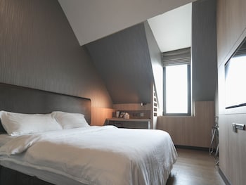 amrise hotel kitchener
