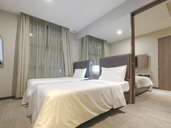 amrise hotel kitchener