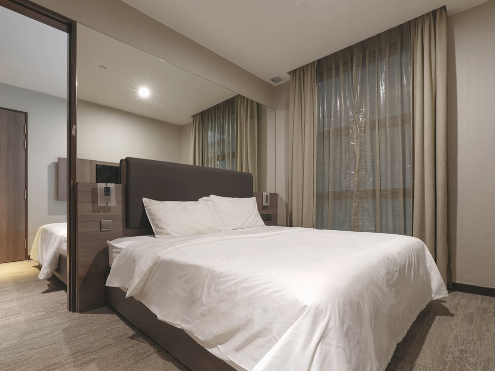 amrise hotel kitchener