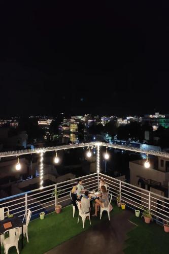 hotel lake bridge