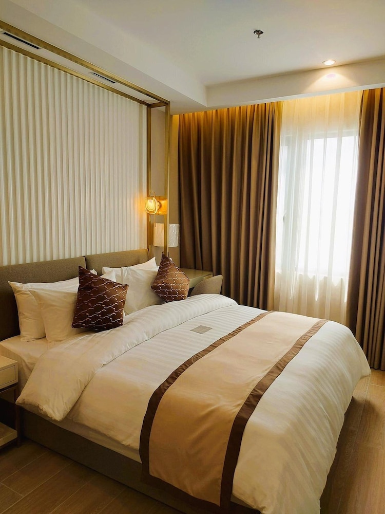 uma hotel and residences