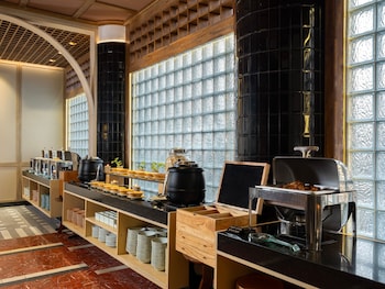 golden hill by golden tulip