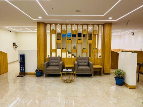 hotel plaza airport zone