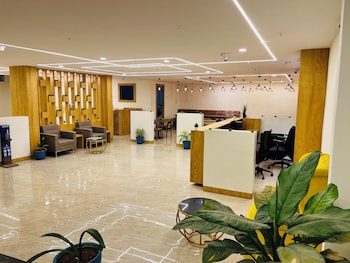 hotel plaza airport zone