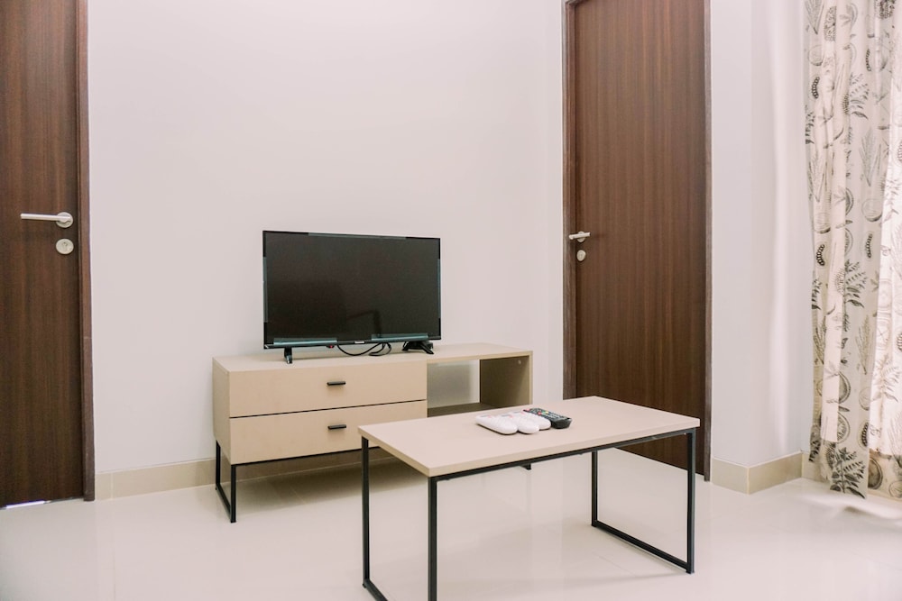 comfort and homey 2br at transpark bintaro apartment