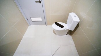 minimalist with beautiful view 2br at grand sungkono lagoon apartment