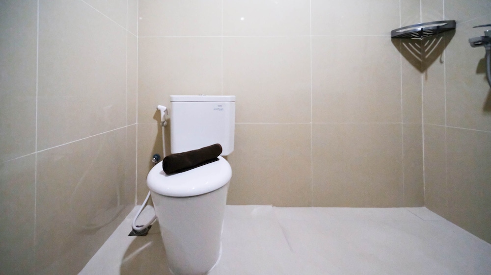 minimalist with beautiful view 2br at grand sungkono lagoon apartment