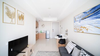 minimalist with beautiful view 2br at grand sungkono lagoon apartment