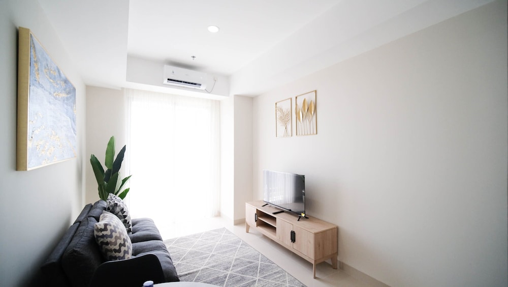 minimalist with beautiful view 2br at grand sungkono lagoon apartment