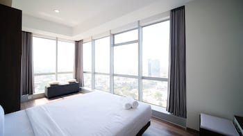 minimalist with beautiful view 2br at grand sungkono lagoon apartment