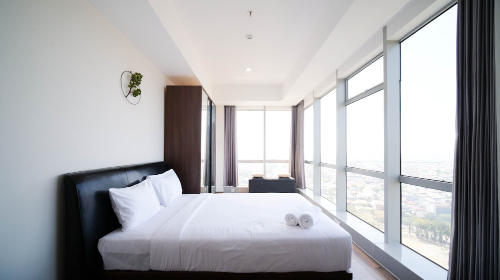 minimalist with beautiful view 2br at grand sungkono lagoon apartment