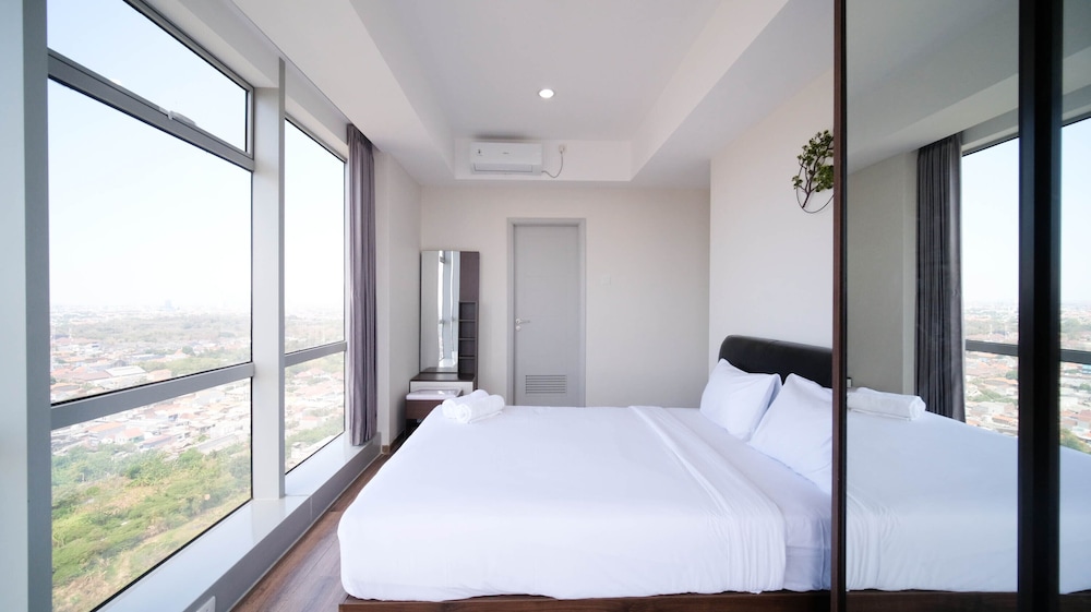 minimalist with beautiful view 2br at grand sungkono lagoon apartment