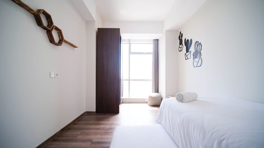 minimalist with beautiful view 2br at grand sungkono lagoon apartment