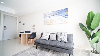 minimalist with beautiful view 2br at grand sungkono lagoon apartment