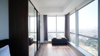 minimalist with beautiful view 2br at grand sungkono lagoon apartment