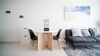 minimalist with beautiful view 2br at grand sungkono lagoon apartment