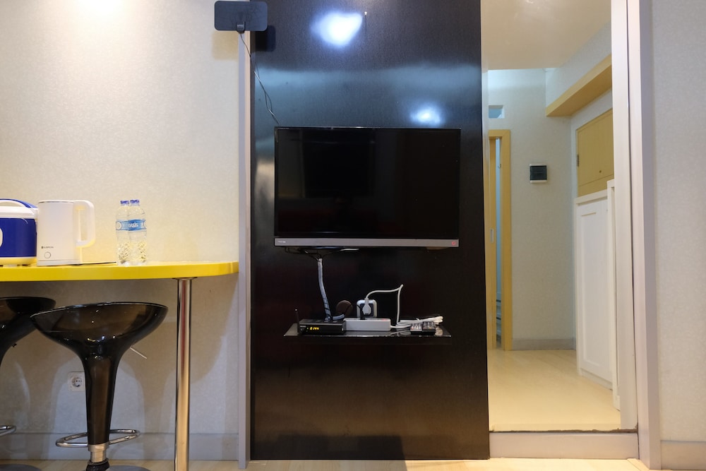 edgy 2br apartment at gateway ahmad yani cicadas