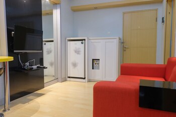 edgy 2br apartment at gateway ahmad yani cicadas