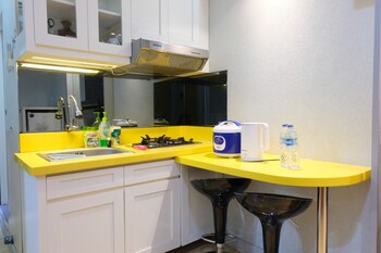 edgy 2br apartment at gateway ahmad yani cicadas