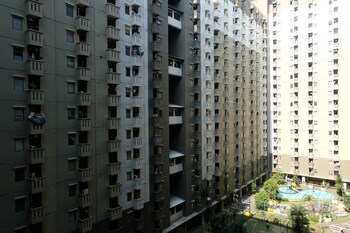 edgy 2br apartment at gateway ahmad yani cicadas