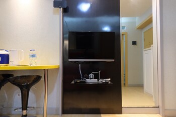 edgy 2br apartment at gateway ahmad yani cicadas