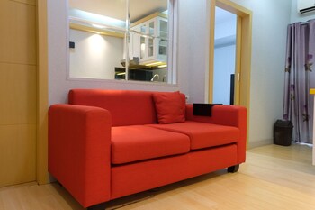 edgy 2br apartment at gateway ahmad yani cicadas