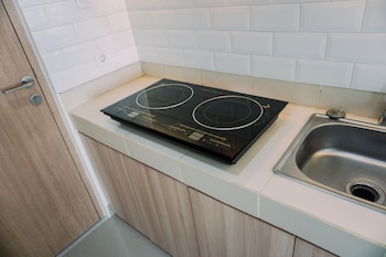 homey living and comfy studio apartment at b residence