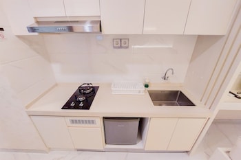 comfy designed and modern studio at sky house bsd apartment
