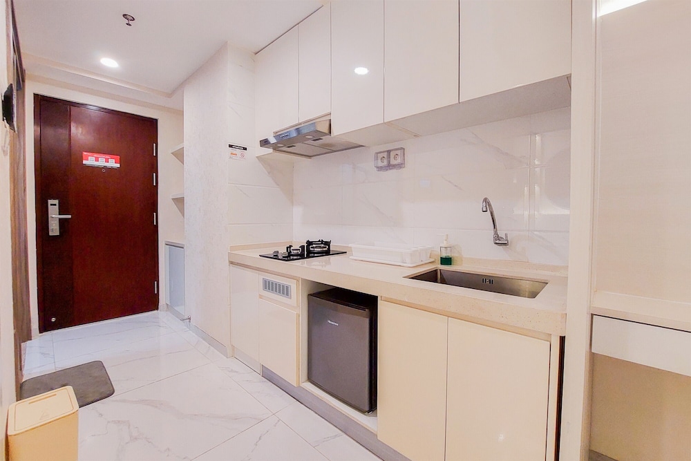 comfy designed and modern studio at sky house bsd apartment