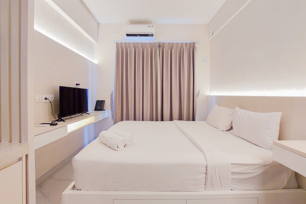 comfy designed and modern studio at sky house bsd apartment