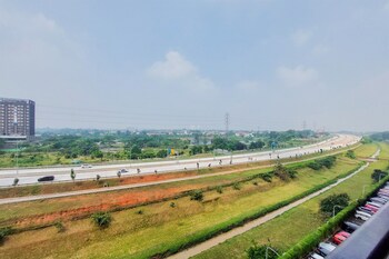 comfy designed and modern studio at sky house bsd apartment