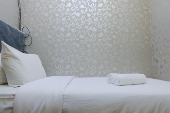 strategic 2br gateway ahmad yani cicadas apartment