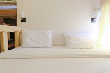 strategic 2br gateway ahmad yani cicadas apartment