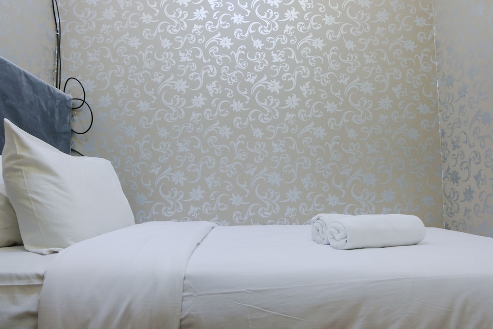 strategic 2br gateway ahmad yani cicadas apartment