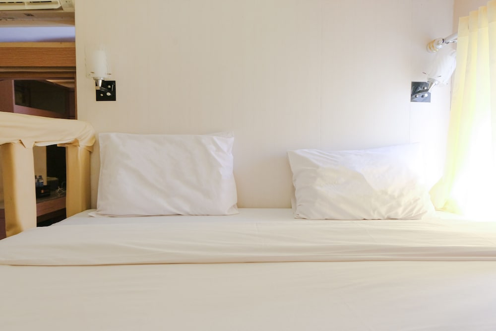 strategic 2br gateway ahmad yani cicadas apartment