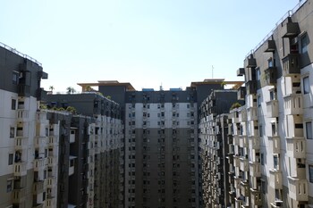 strategic 2br gateway ahmad yani cicadas apartment