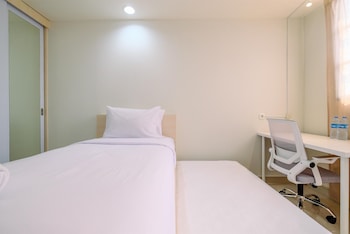 simply look studio at evenciio margonda apartment