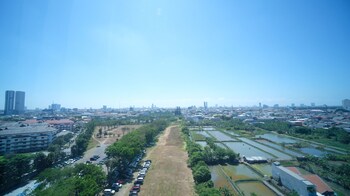 strategic studio apartment at high point serviced