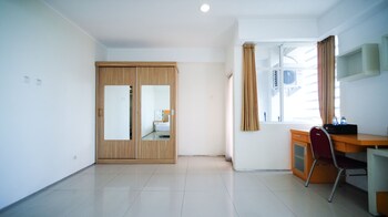 strategic studio apartment at high point serviced