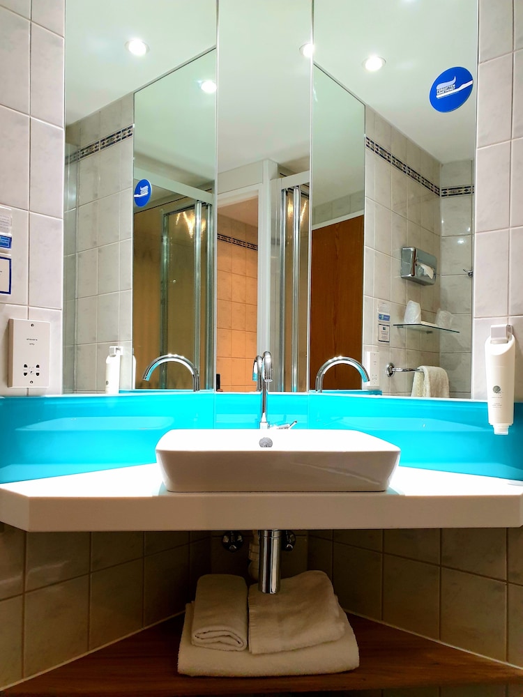 holiday inn express london stratford by ihg