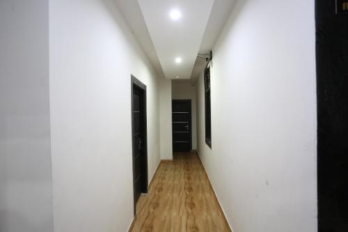 hotel twamev couple friendly laxmi nagar