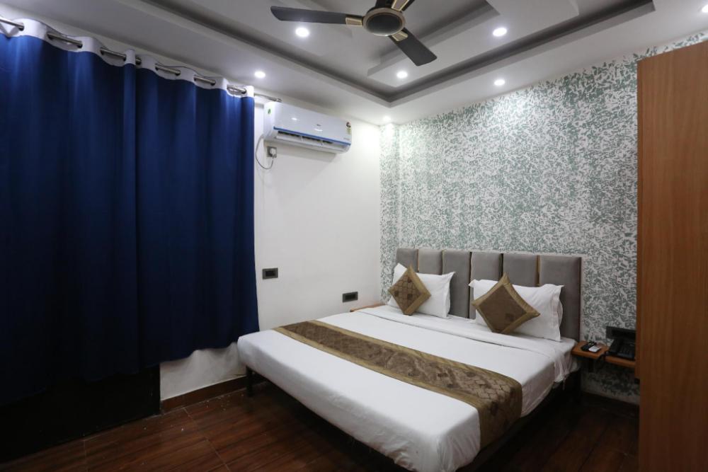 hotel twamev couple friendly laxmi nagar