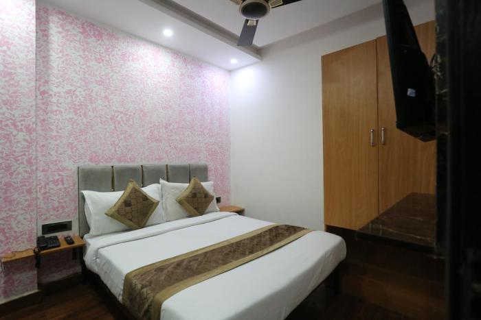 hotel twamev couple friendly laxmi nagar