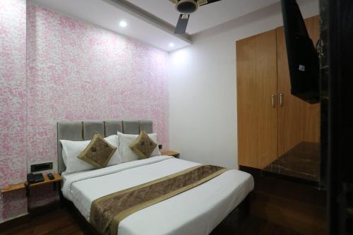 hotel twamev couple friendly laxmi nagar